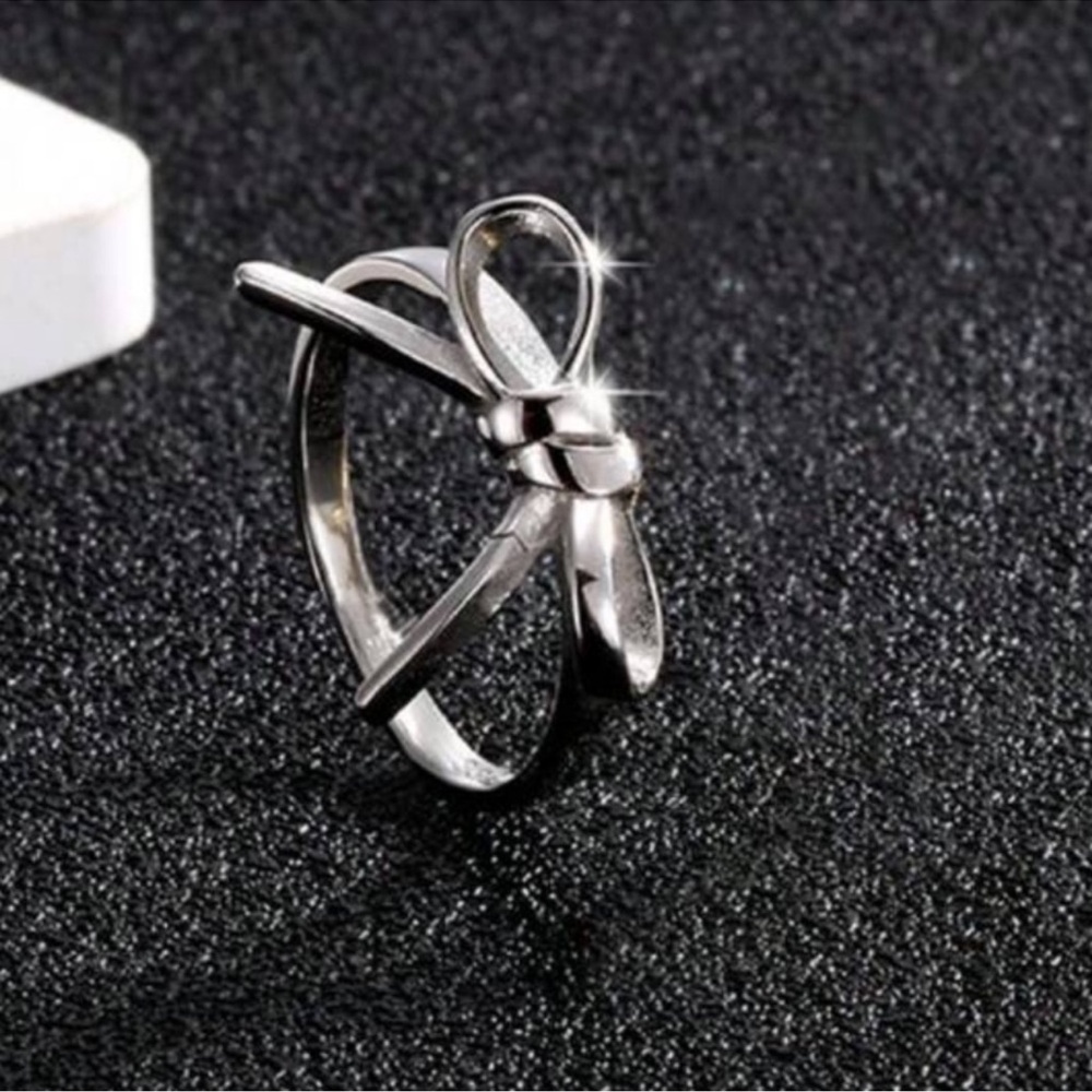 Luxe Silver Tone Bow Dainty Ring